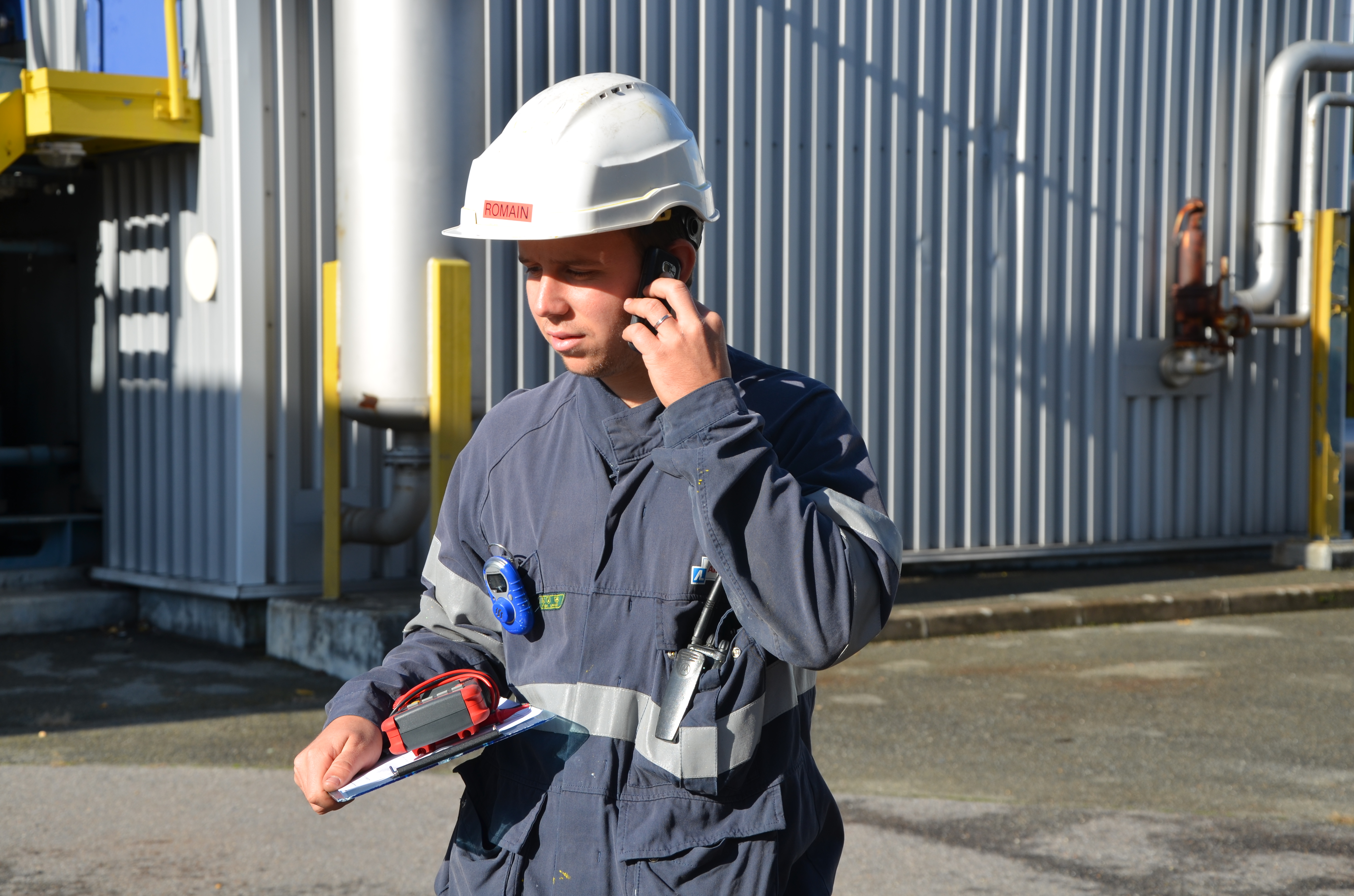 technicien au téléphone Air Liquide