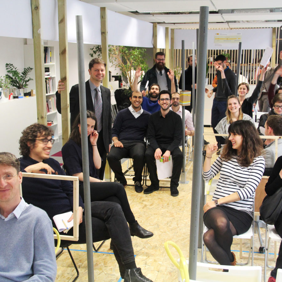 photo de groupe de l'atelier dans les locaux de Wedo Studios